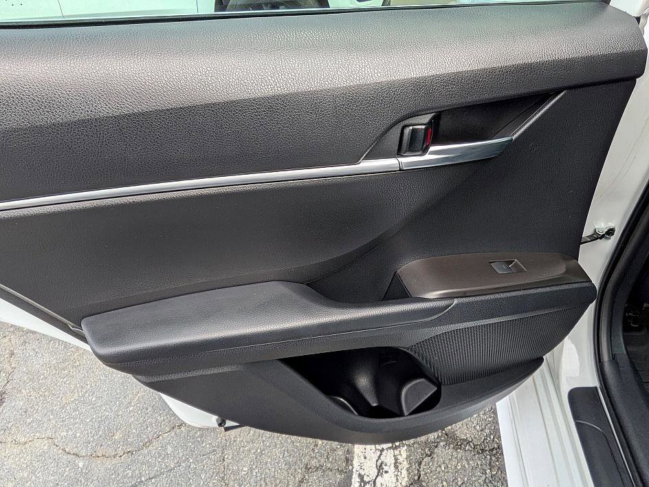 Used 2022 Toyota Camry SE image 28