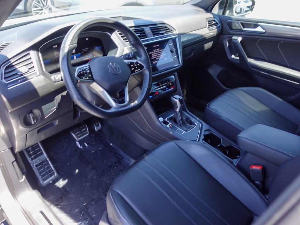 Used 2023 Volkswagen Tiguan SE R-Line FWD image 11