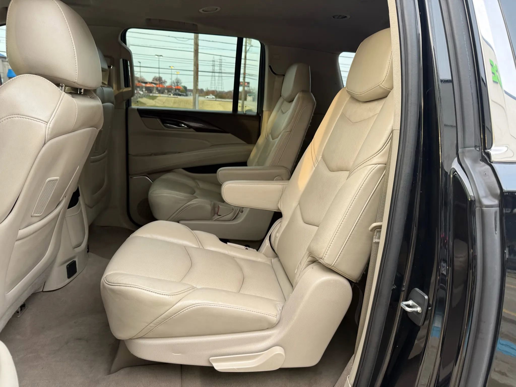 Used 2017 Cadillac Escalade ESV Luxury image 22