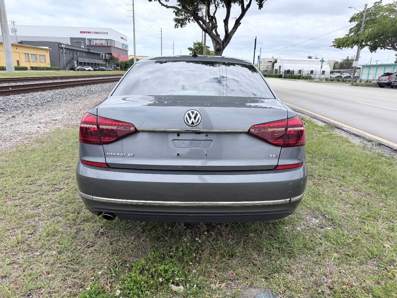 Used 2017 Volkswagen Passat 1.8T SE FWD image 8