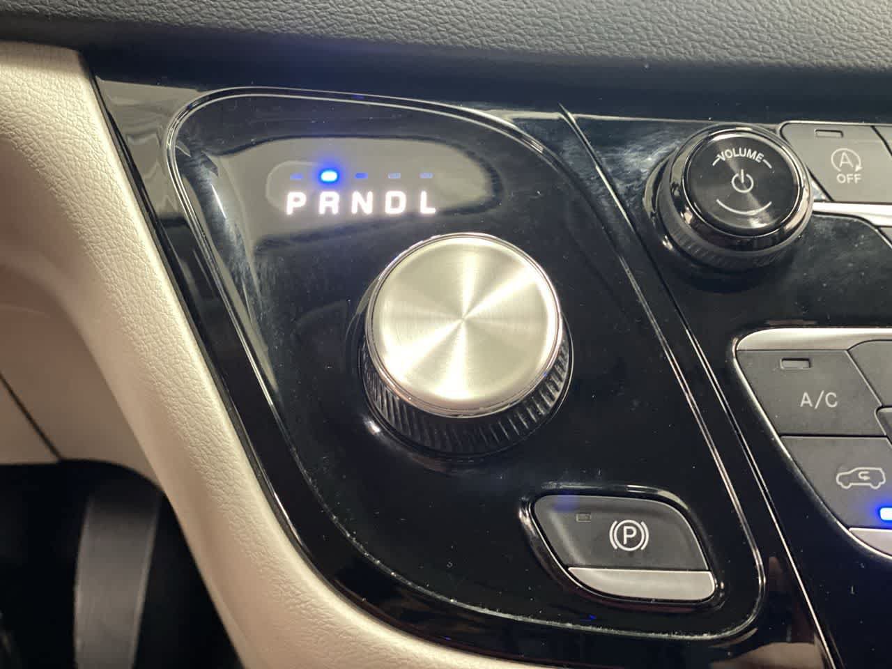 Used 2024 Chrysler Pacifica Touring-L FWD image 29