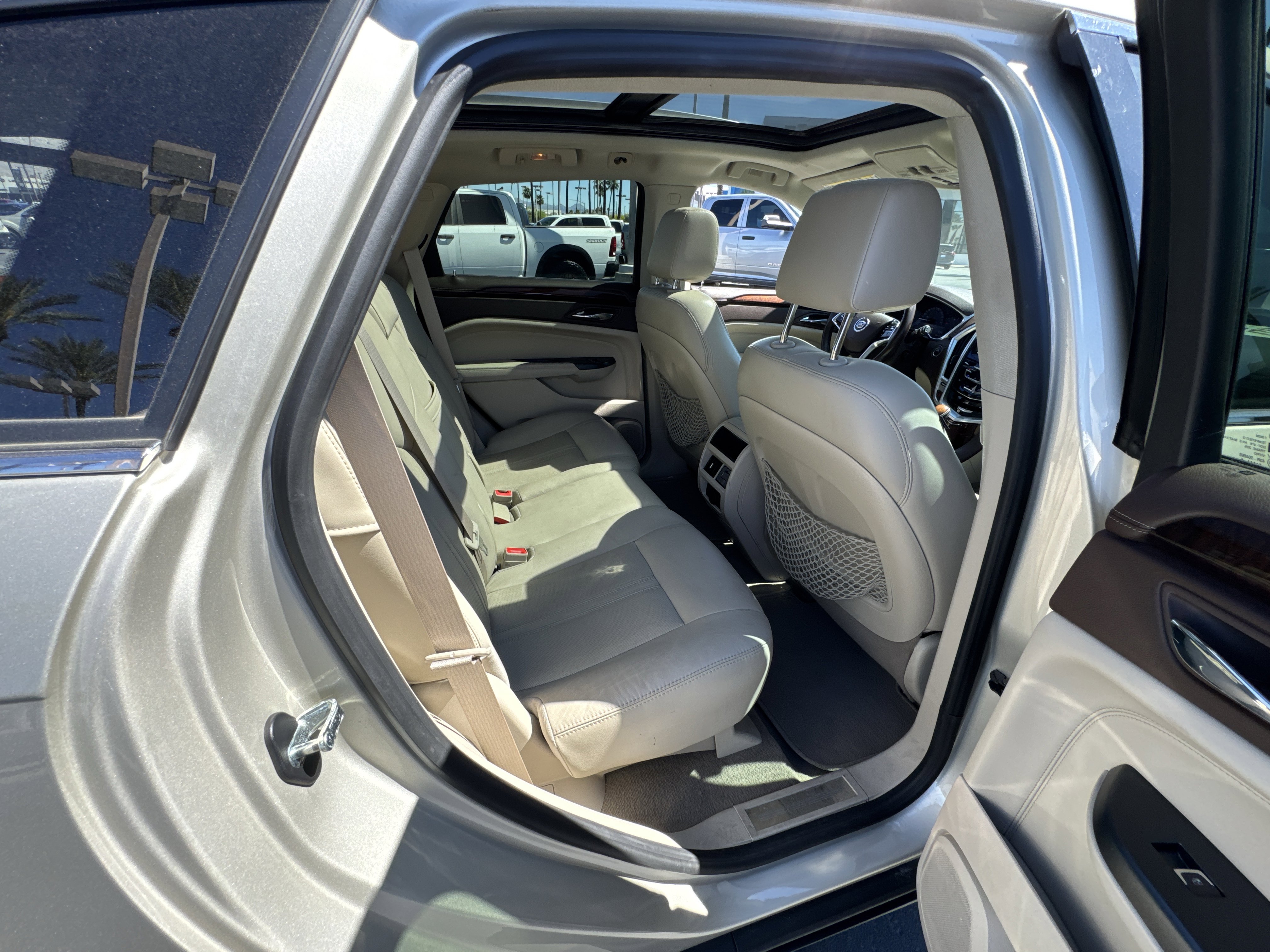 Used 2014 Cadillac SRX Luxury w/ Driver Awareness Package image 28