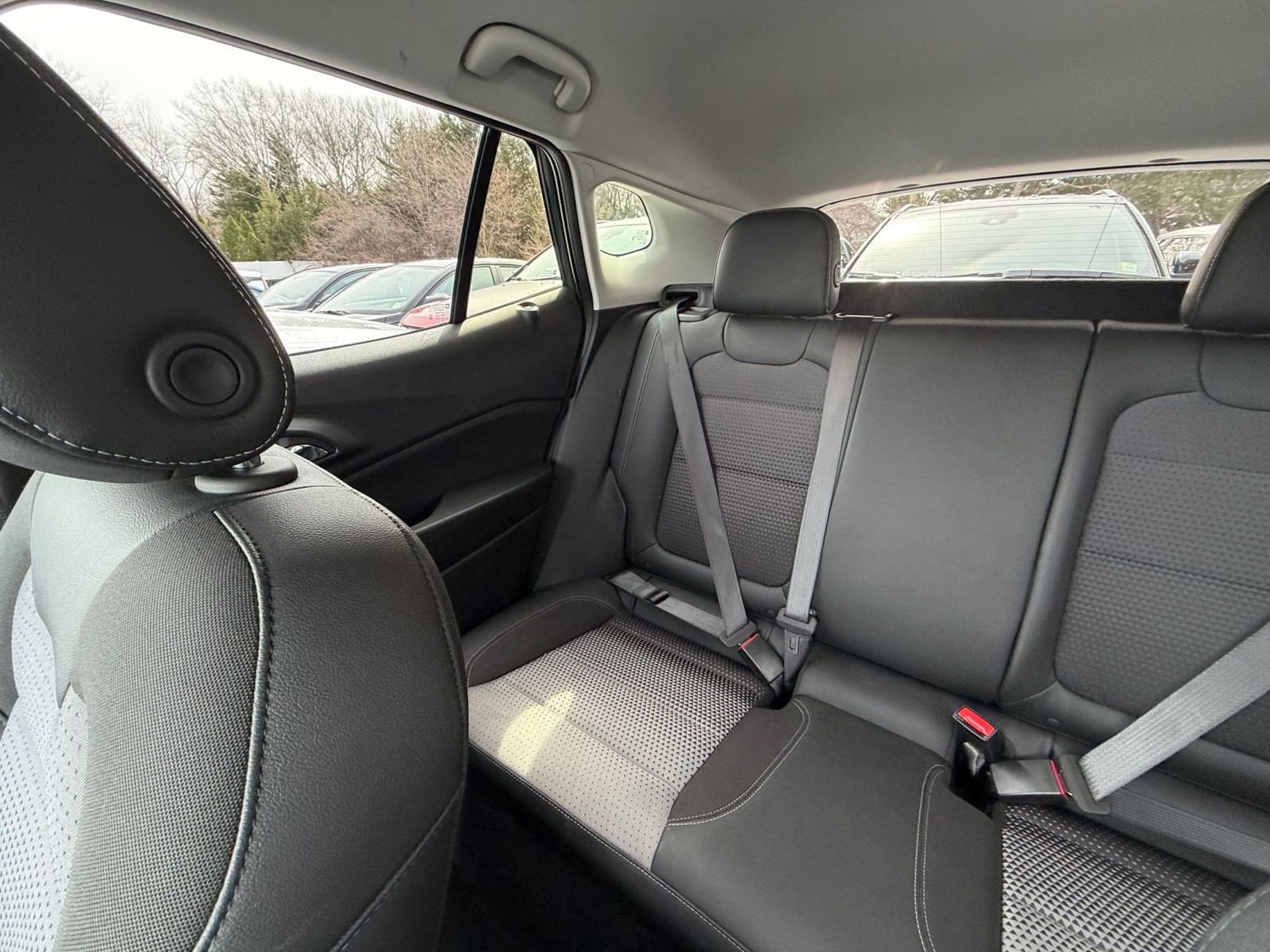 Used 2025 Chevrolet Trax LT image 38