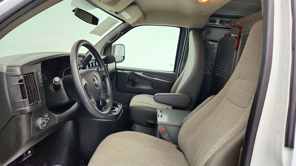 Used 2015 GMC Savana 2500 RWD image 18