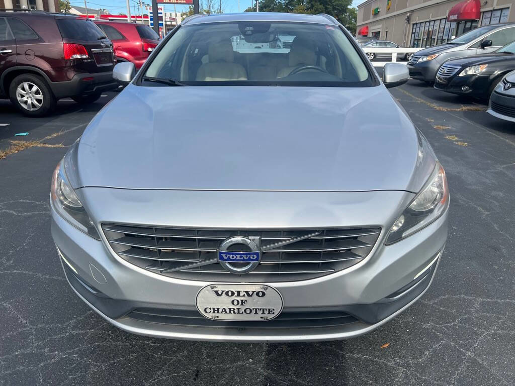 Used 2017 Volvo V60 T5 Premier w/ Convenience Package image 2