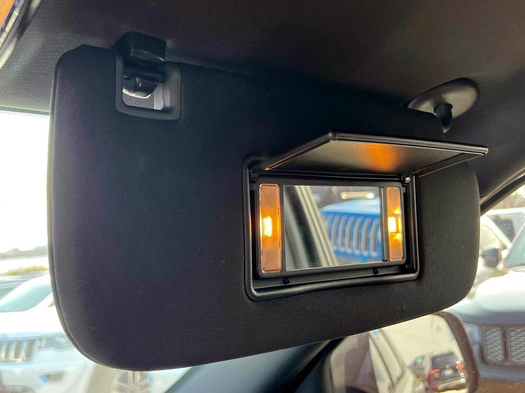 Certified 2019 Jeep Grand Cherokee Altitude image 27