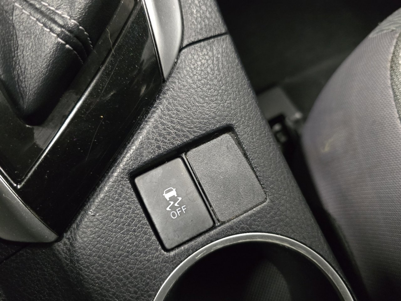 Used 2017 Toyota Corolla LE w/ Carpet Mat Package (TMS) image 28