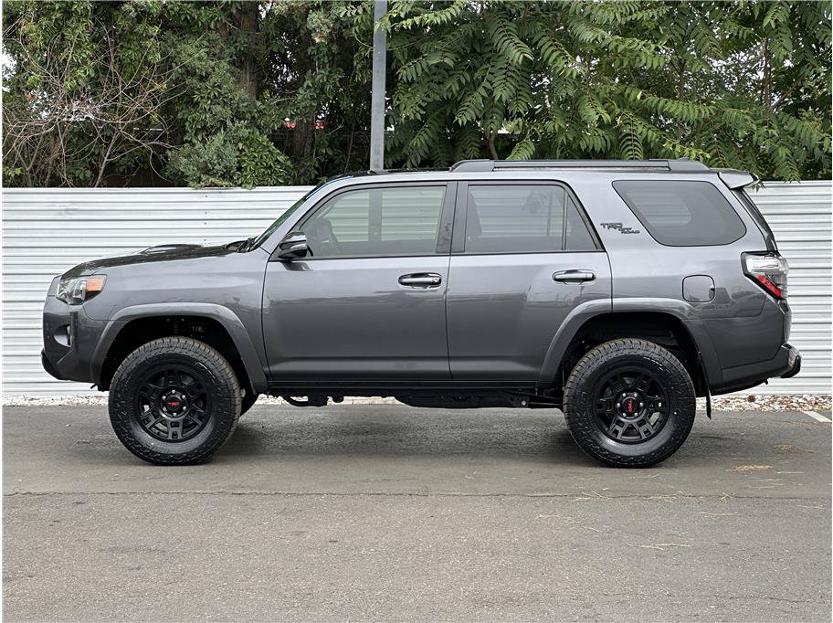 Used 2023 Toyota 4Runner TRD Off-Road Premium w/ Moonroof Package AWD/4WD image 7