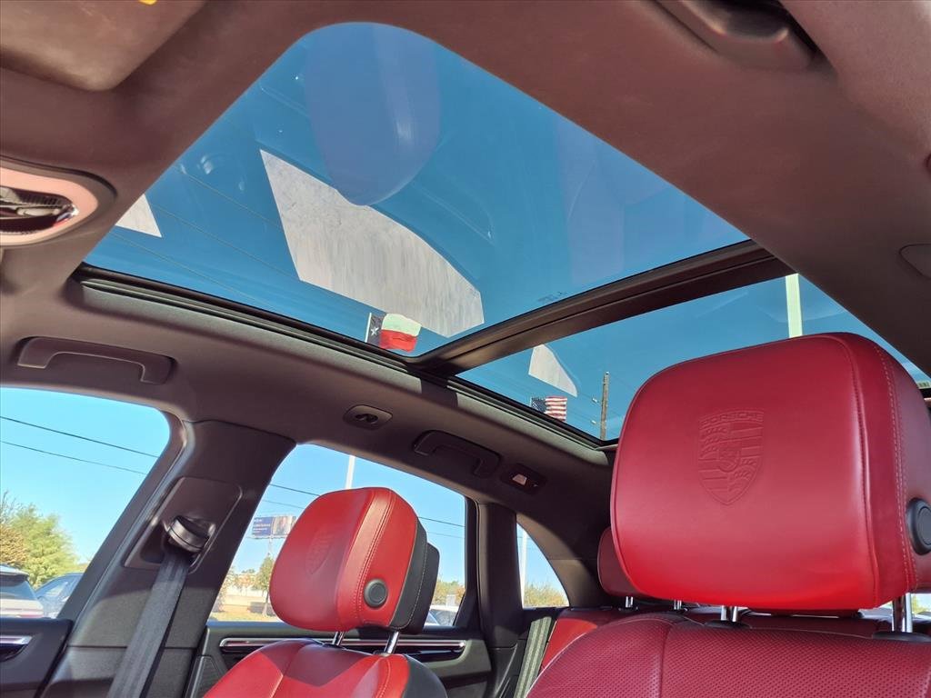 Used 2022 Porsche Macan image 8