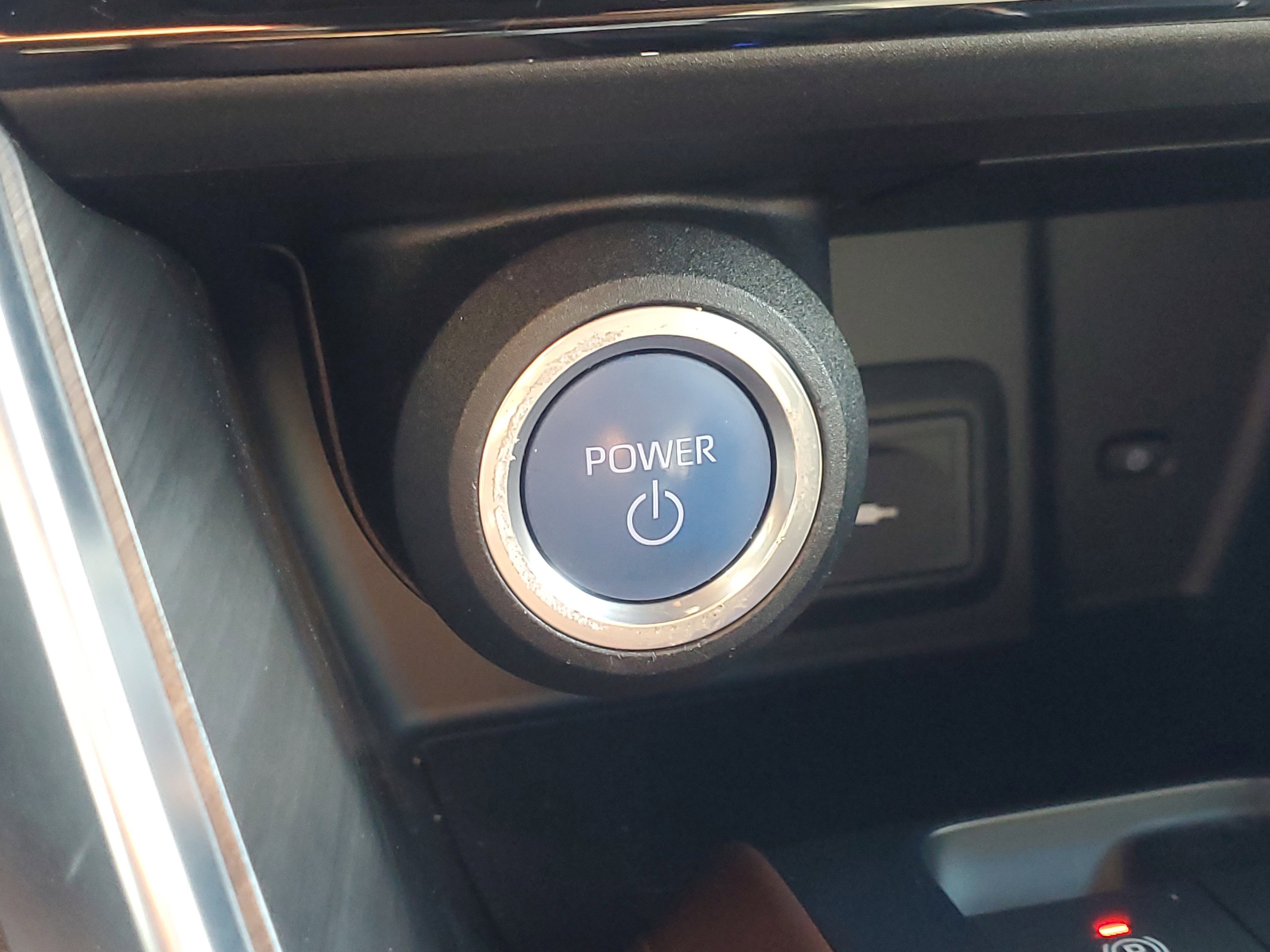 Certified 2021 Toyota Venza XLE w/ Softex Package AWD/4WD image 31