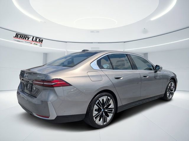 Used 2025 BMW 540i xDrive image 3
