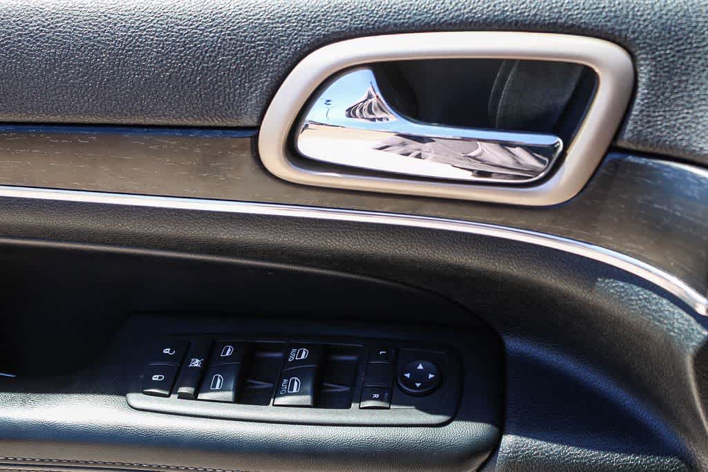 Used 2014 Jeep Grand Cherokee Limited w/ Luxury Group II AWD/4WD image 19