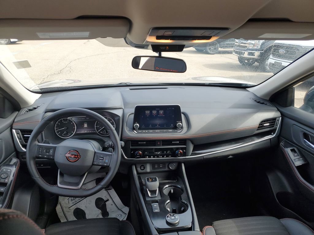 Used 2025 Nissan Rogue SV image 25