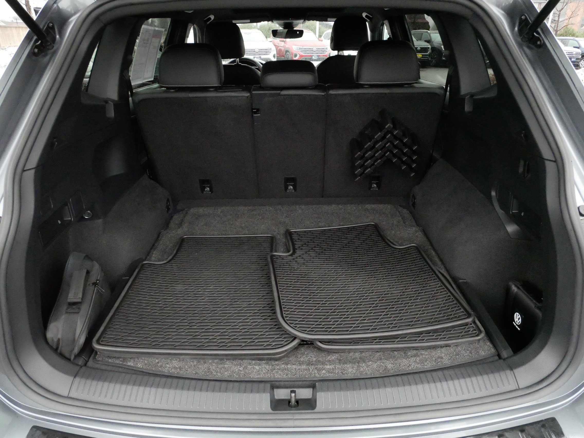 Certified 2023 Volkswagen Tiguan SE R-Line image 18