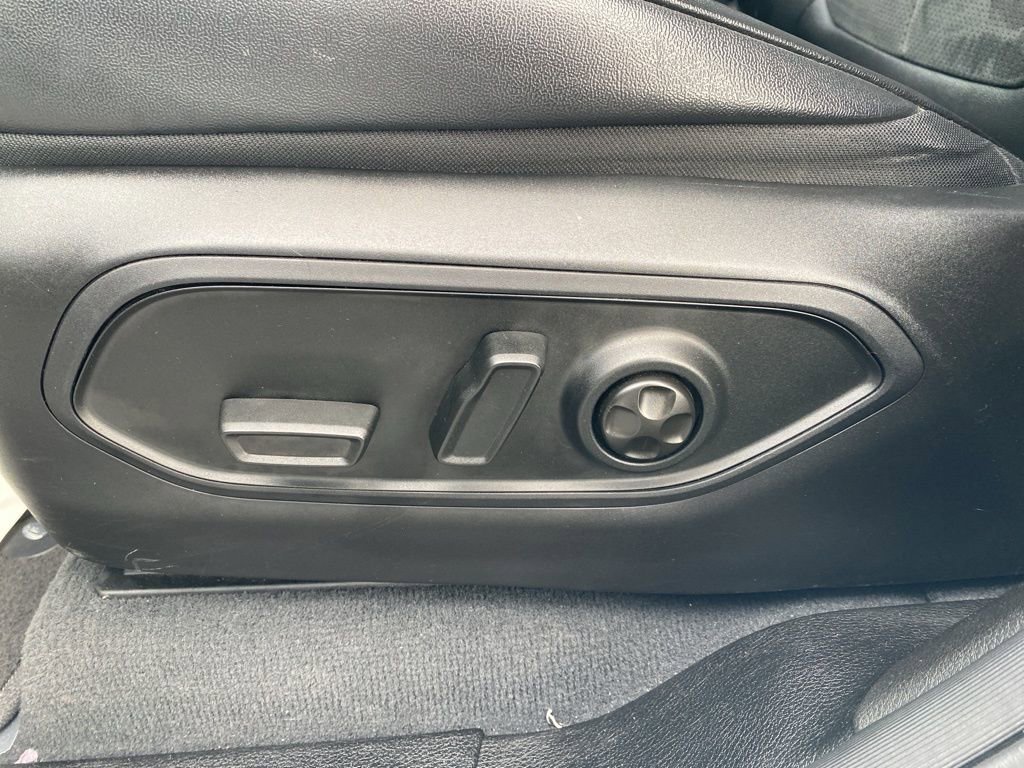 Used 2023 Jeep Grand Cherokee Altitude AWD/4WD image 12