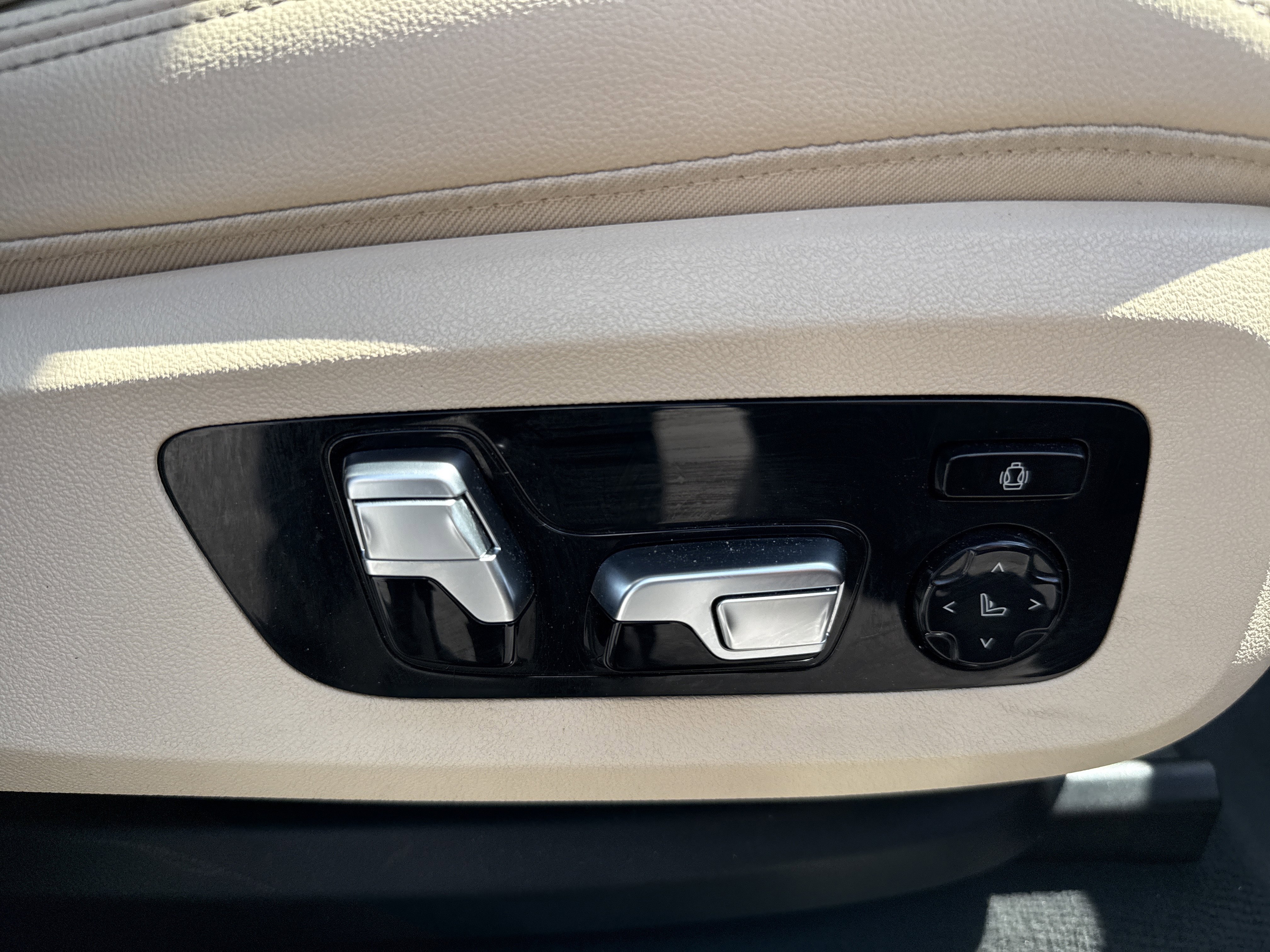 Used 2021 BMW X7 M50i AWD/4WD image 30