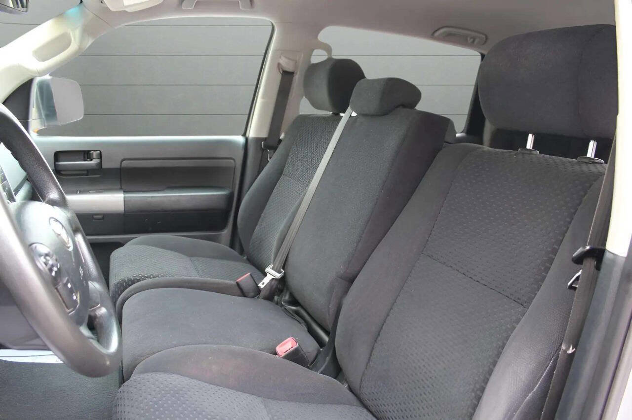 Used 2013 Toyota Tundra 4x4 CrewMax image 12