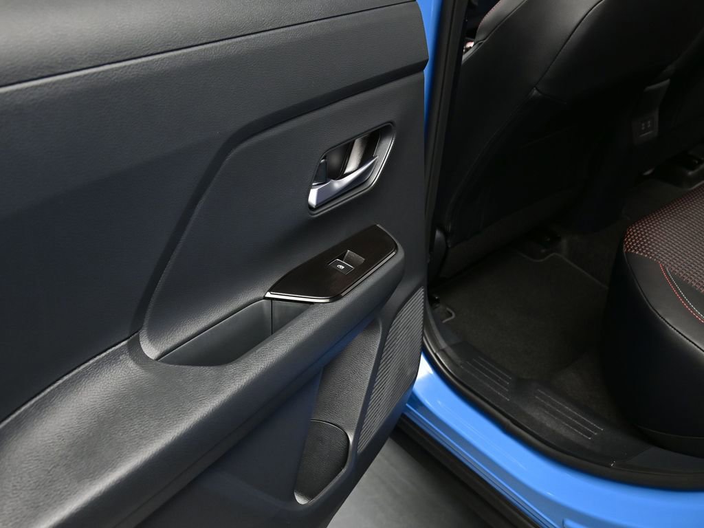 New 2026 Nissan Kicks SR w/ Cold Weather Package image 18