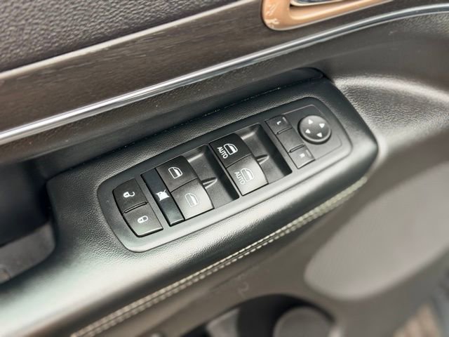 Used 2017 Jeep Grand Cherokee Limited image 21