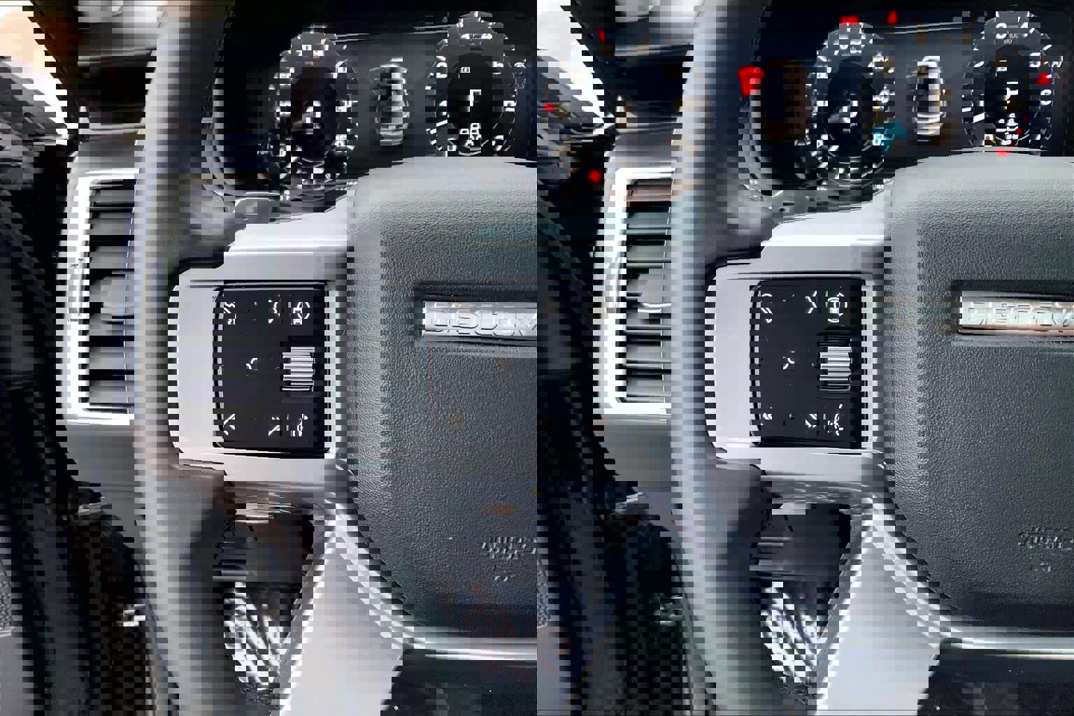 Used 2024 Land Rover Discovery S image 22