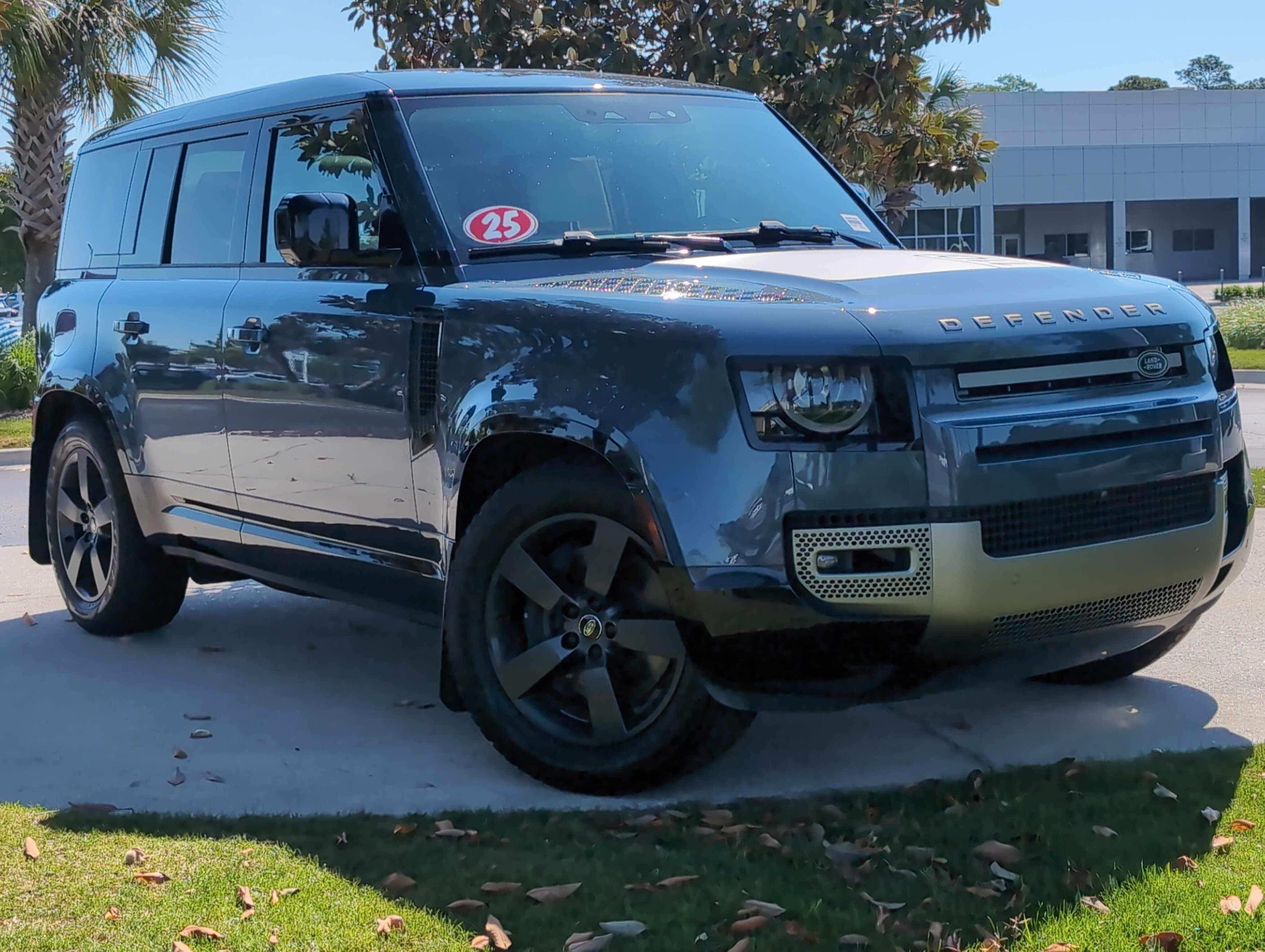 Used 2025 Land Rover Defender 110 X-Dynamic SE AWD/4WD image 2