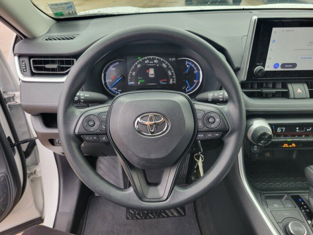 Used 2025 Toyota RAV4 LE image 16