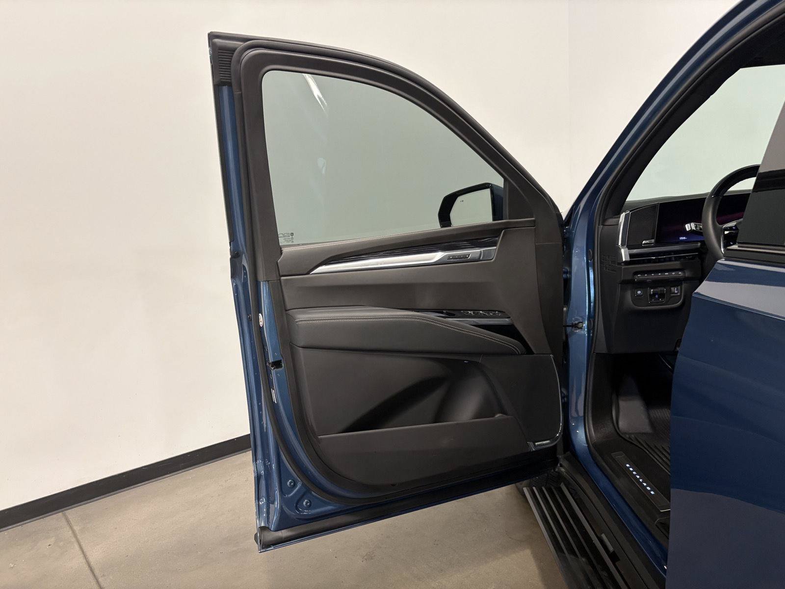 Used 2025 Cadillac Escalade Sport w/ Touring Package AWD/4WD image 11