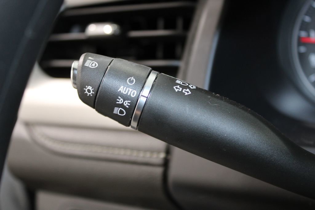 Used 2022 GMC Acadia SLE w/ Driver Convenience Package image 26