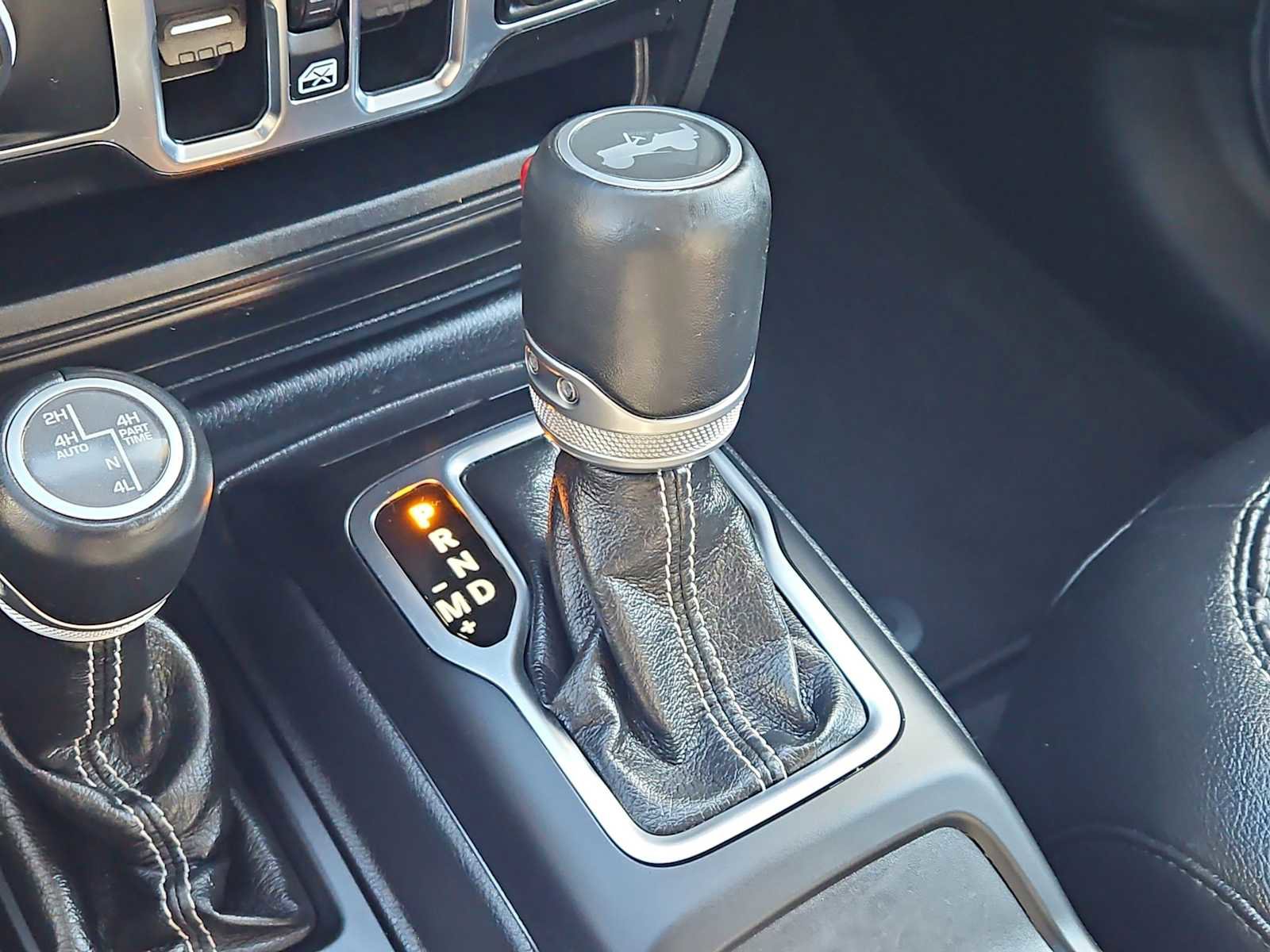 Used 2022 Jeep Wrangler Unlimited Sahara AWD/4WD image 27