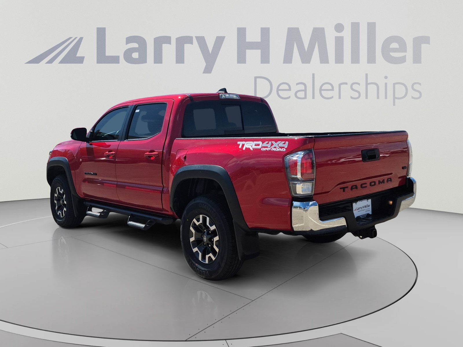 Certified 2023 Toyota Tacoma TRD Off-Road AWD/4WD image 3
