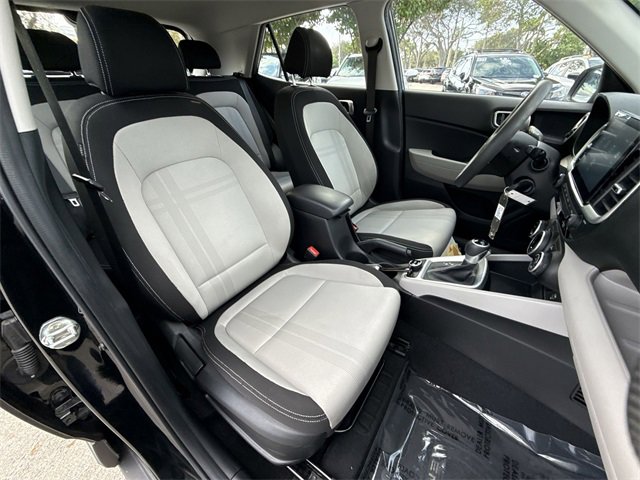 Used 2020 Hyundai Venue SEL image 24