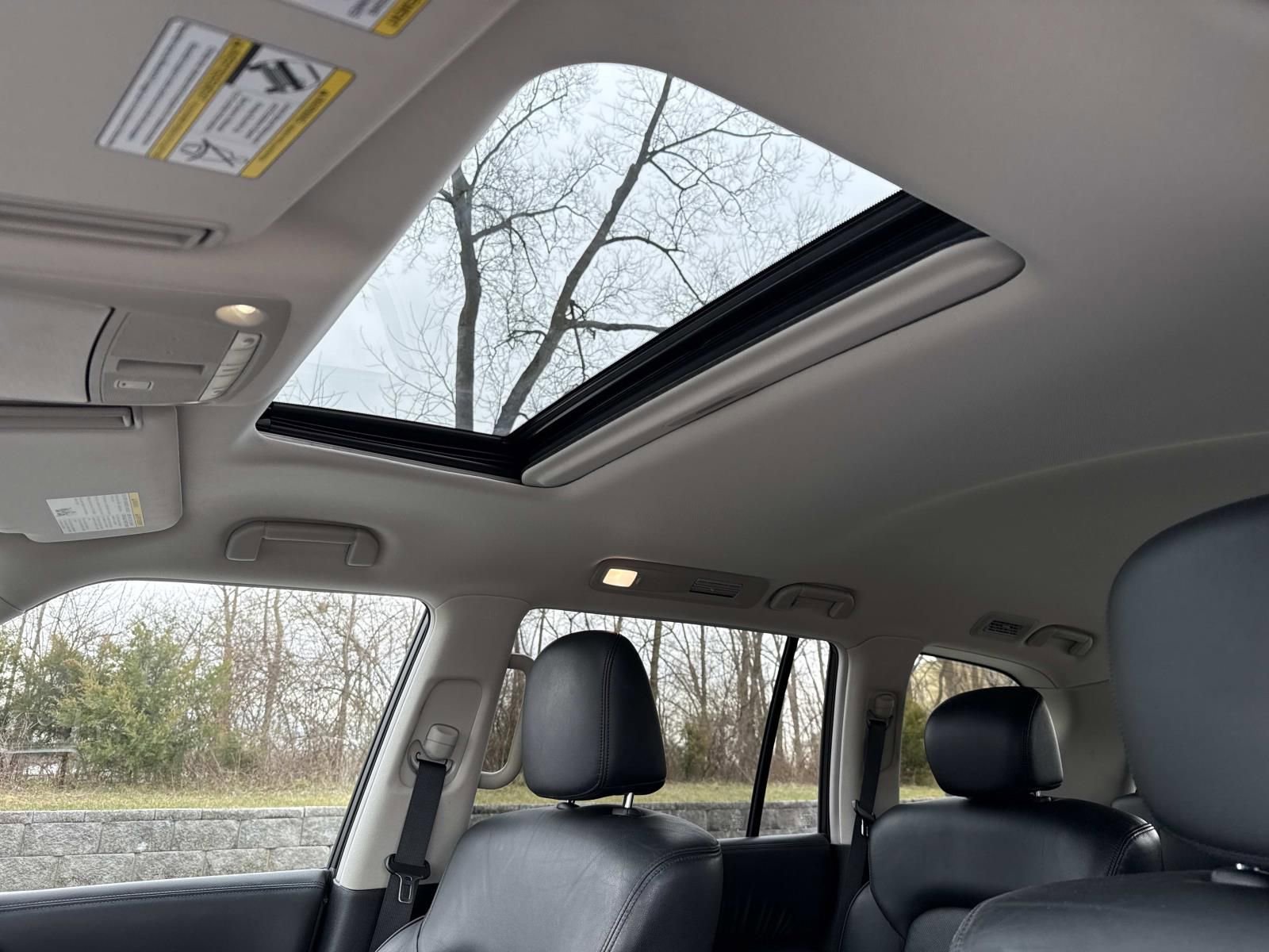 Used 2024 Nissan Armada SL w/ Captain's Chairs Package image 9