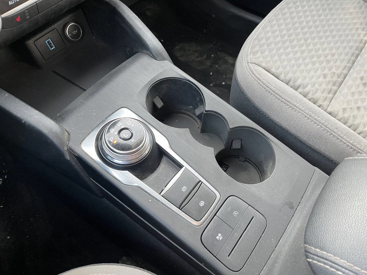 Used 2020 Ford Escape SE image 12