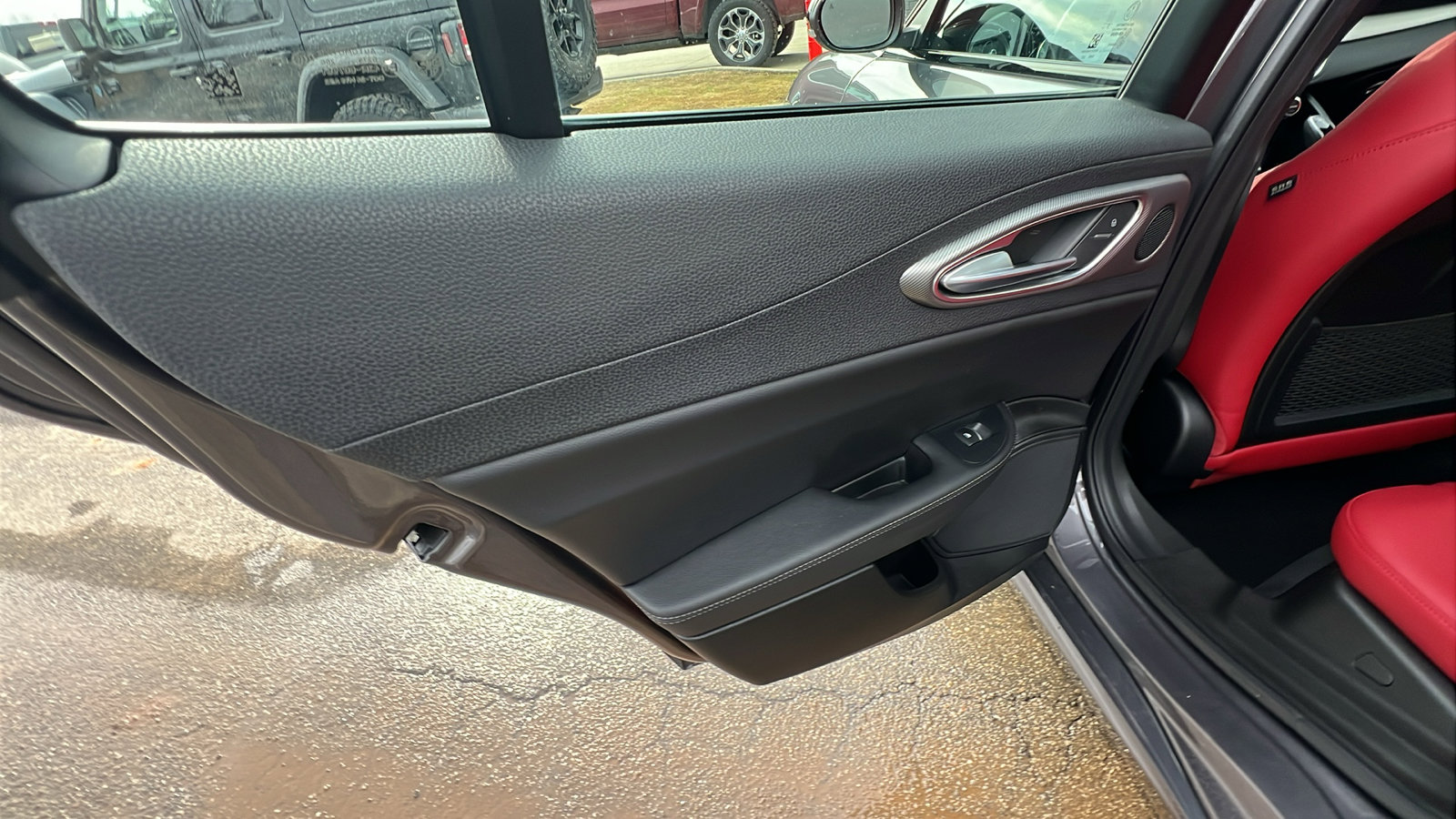 Used 2024 Alfa Romeo Giulia Veloce image 23