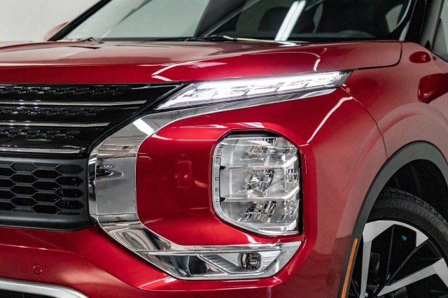New 2025 Mitsubishi Outlander SEL image 2