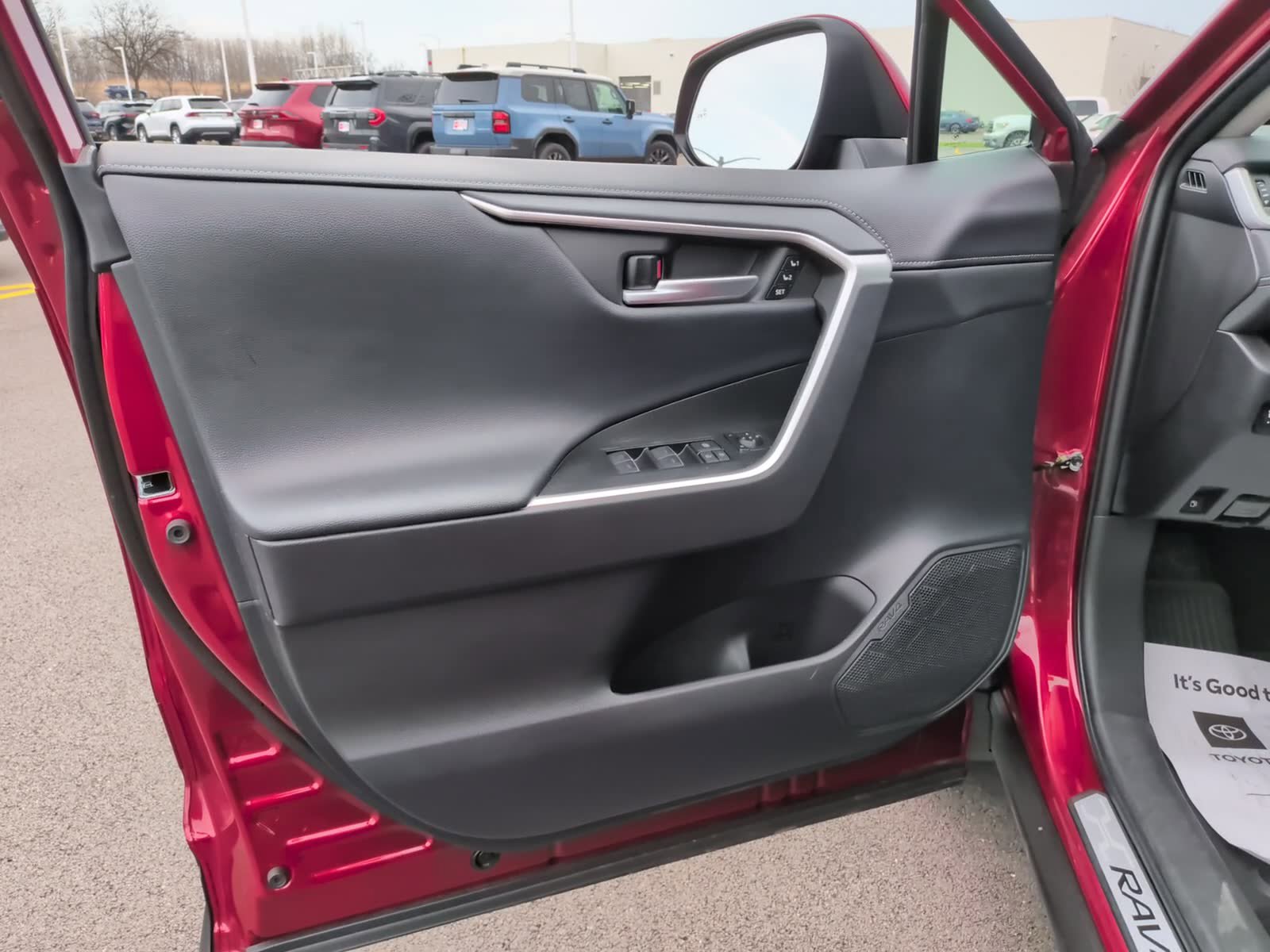 Used 2023 Toyota RAV4 Limited image 17