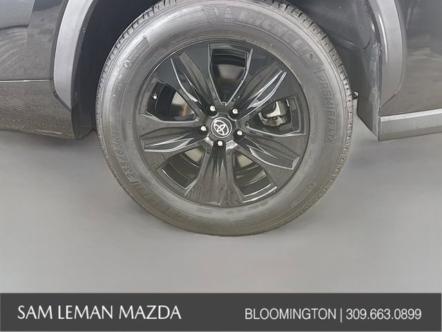 Used 2024 Toyota Highlander XLE image 32