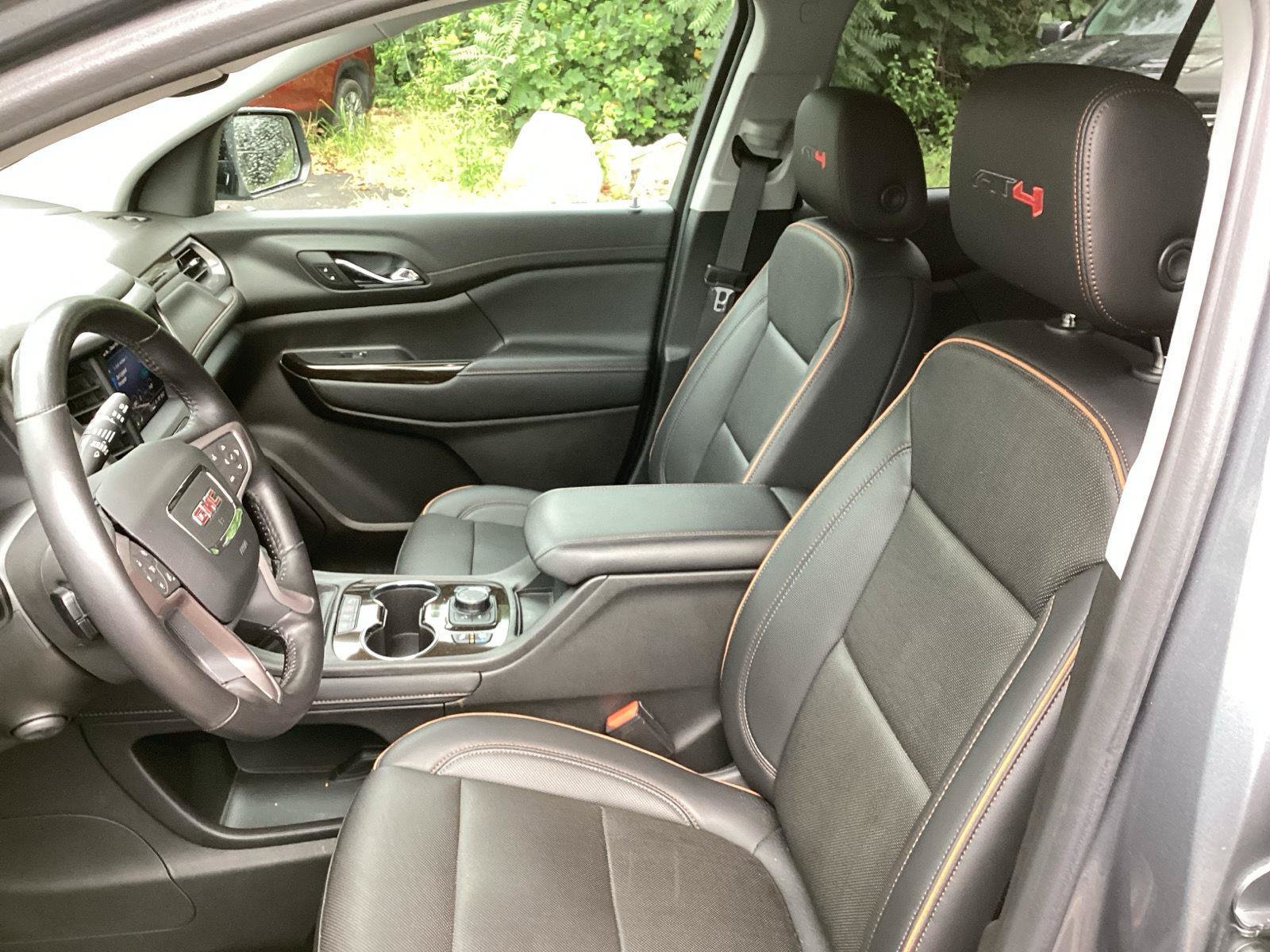 Used 2022 GMC Acadia AT4 w/ Technology Package AWD/4WD image 6