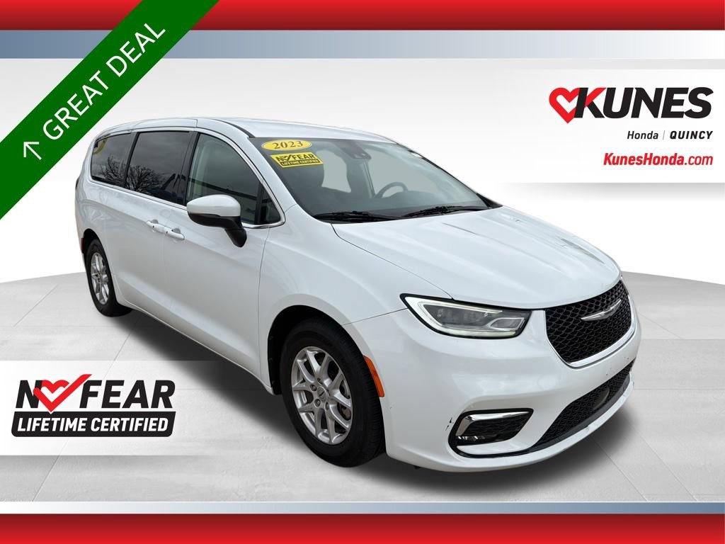 Used 2023 Chrysler Pacifica Touring-L