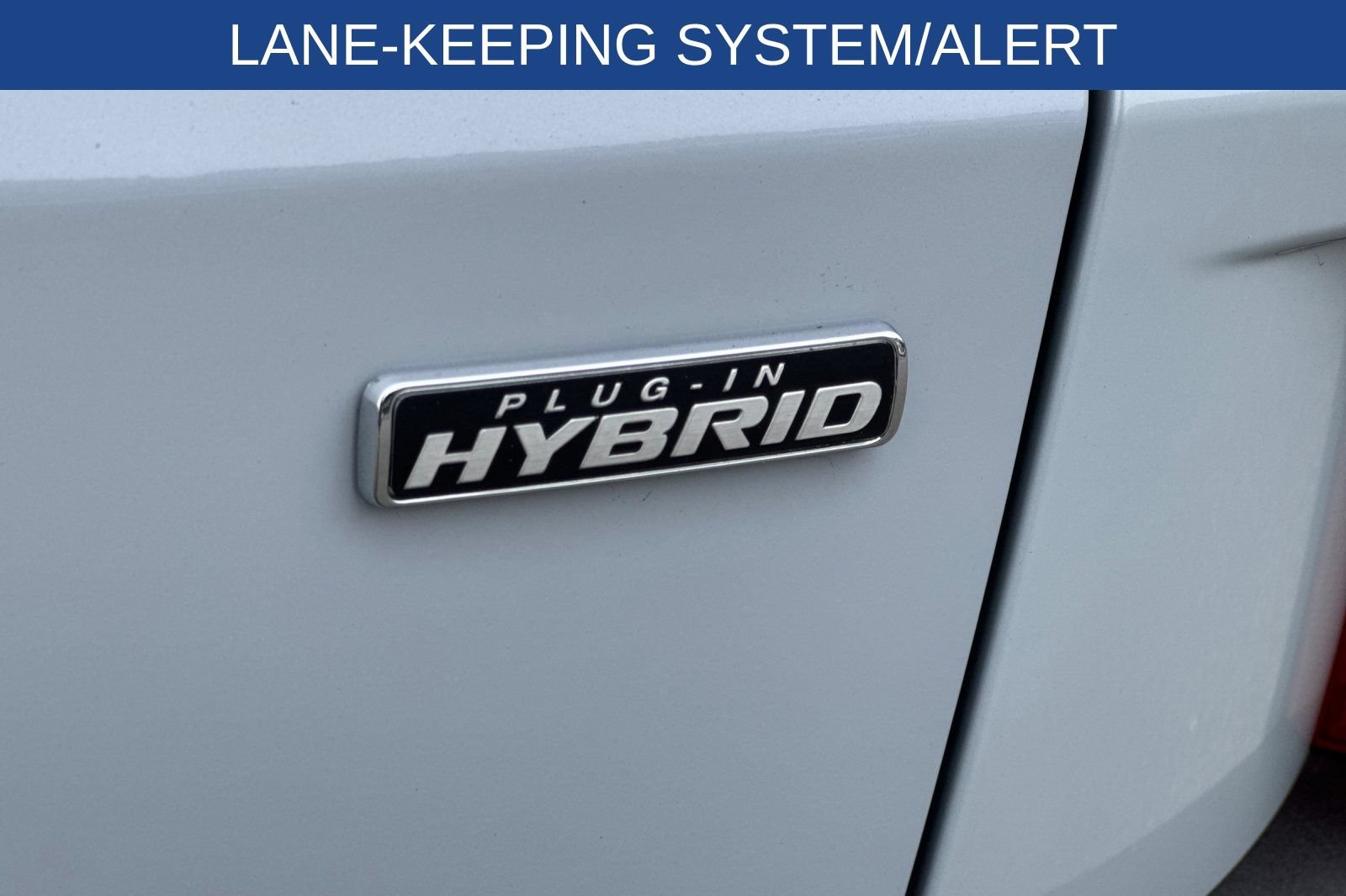 Certified 2025 Ford Escape SE w/ PHEV Premium Package FWD image 33
