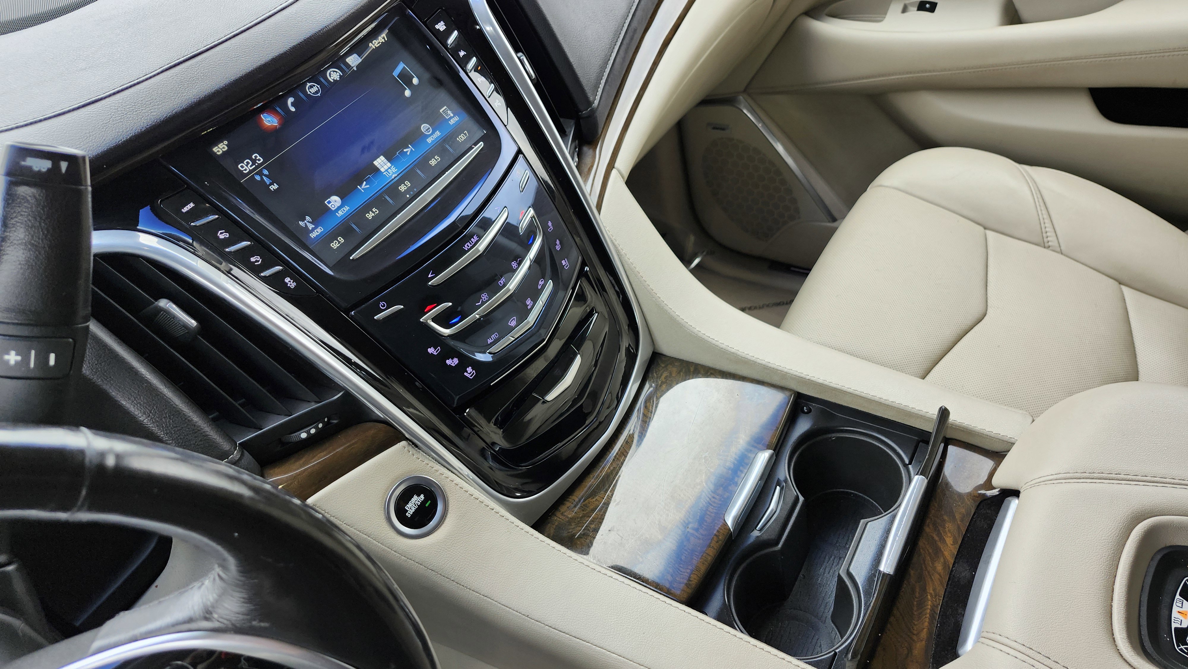 Used 2018 Cadillac Escalade ESV Premium Luxury image 36