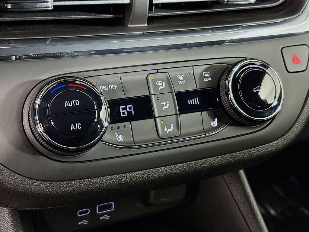 Used 2025 Buick Envista Preferred w/ Convenience I Package image 17