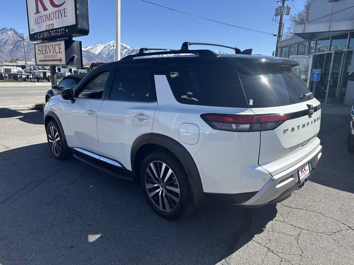 Used 2022 Nissan Pathfinder Platinum w/ Lighting Package (N93) AWD/4WD image 8