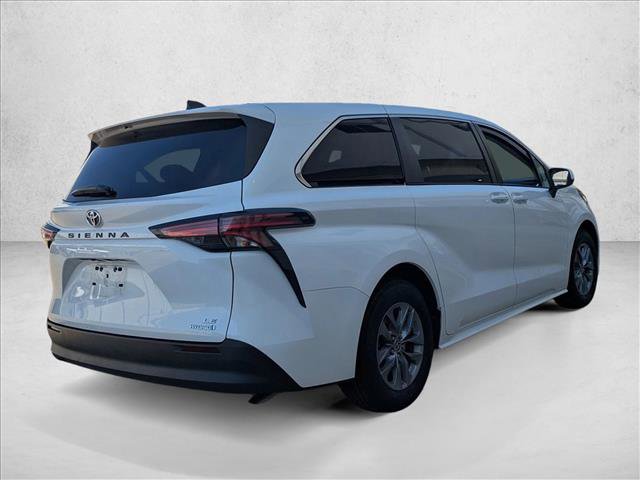 Certified 2022 Toyota Sienna LE image 5