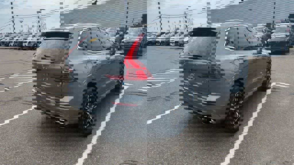 Used 2019 Volvo XC60 T6 R-Design w/ Protection Package Premier image 5