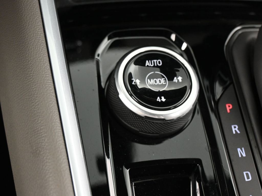 Used 2025 Chevrolet Colorado ZR2 w/ Technology Package AWD/4WD image 30