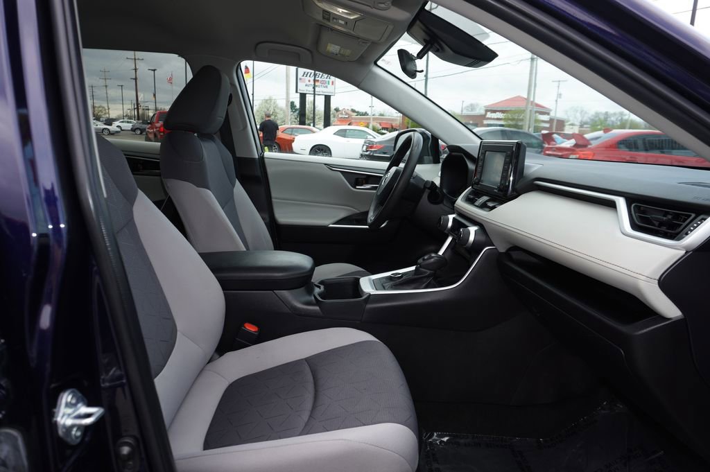 Used 2022 Toyota RAV4 XLE image 28