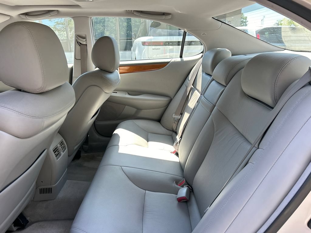 Used 2005 Lexus ES 330 FWD image 24