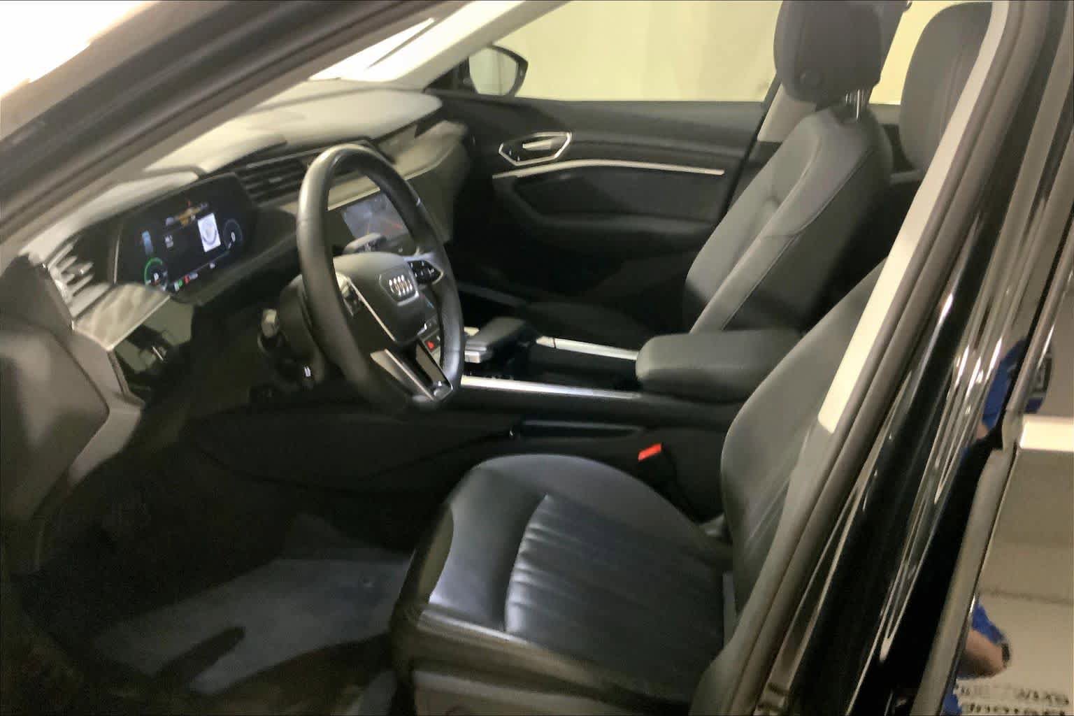 Used 2022 Audi e-tron Premium Plus AWD/4WD image 7