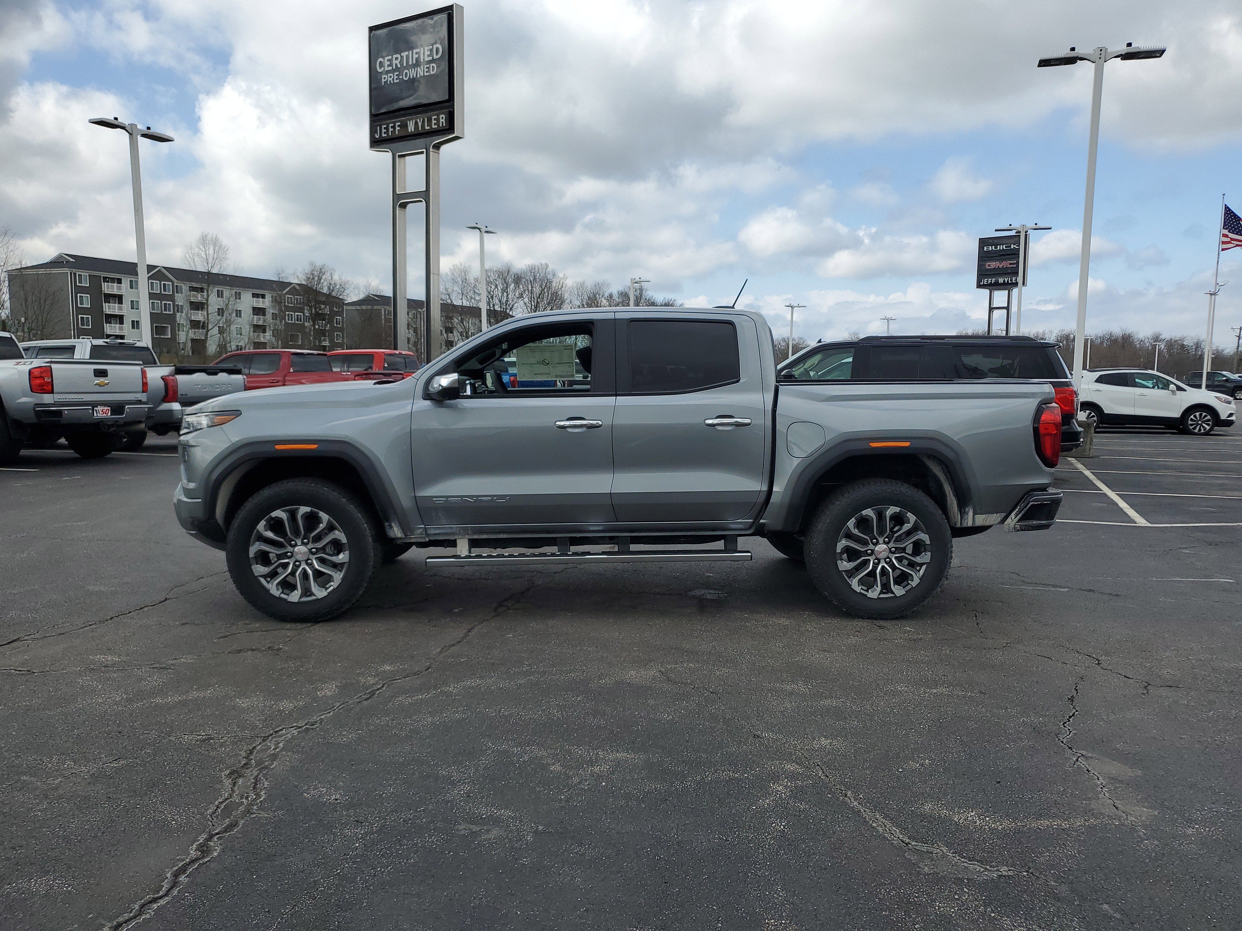 New 2026 GMC Canyon Denali image 8